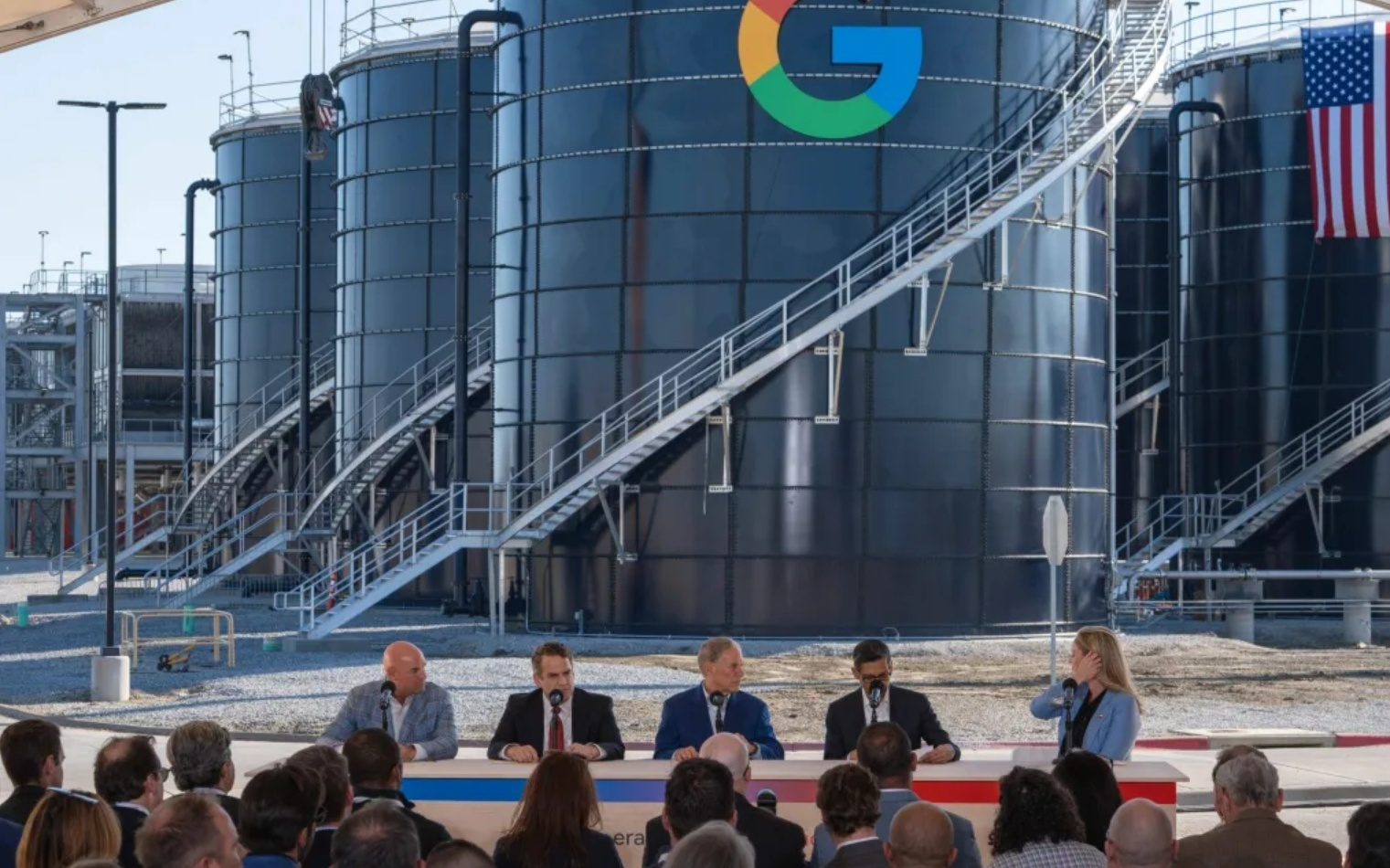 狂砸4万亿！美国四巨头“流血”搞AI，苹果：溜了溜了