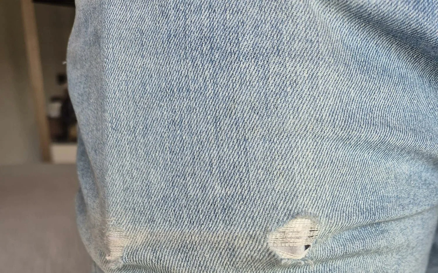 能把牛仔裤戳破洞，用户吐槽三星Galaxy S24 Ultra直角边设计