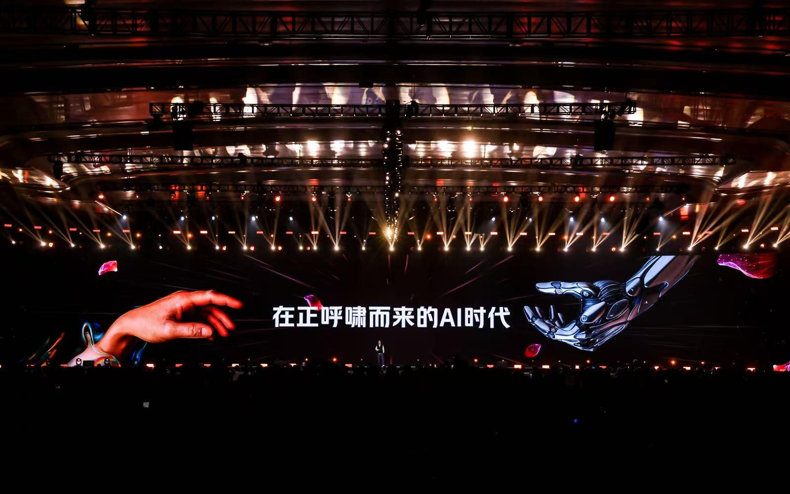 吴晓波：在“AI最大泡沫期”里，看见中国产业智能化试验场