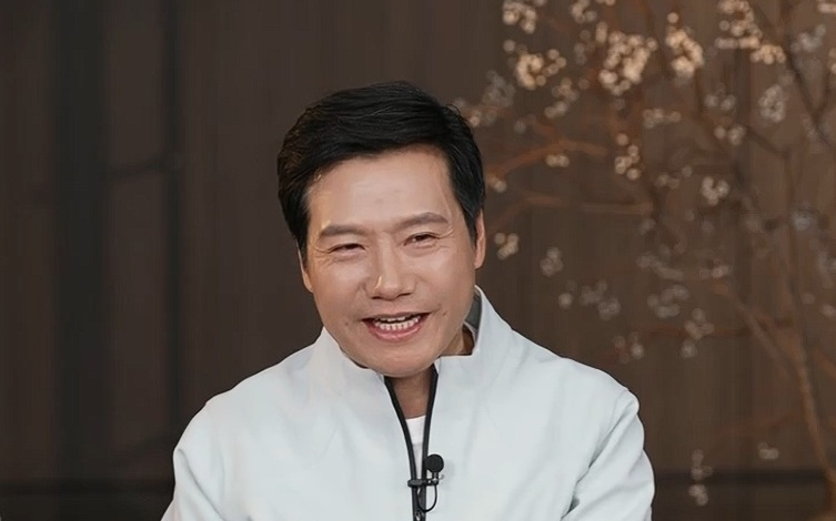 雷军回应内部会议将玄戒O1读成01：鬼使神差念错了