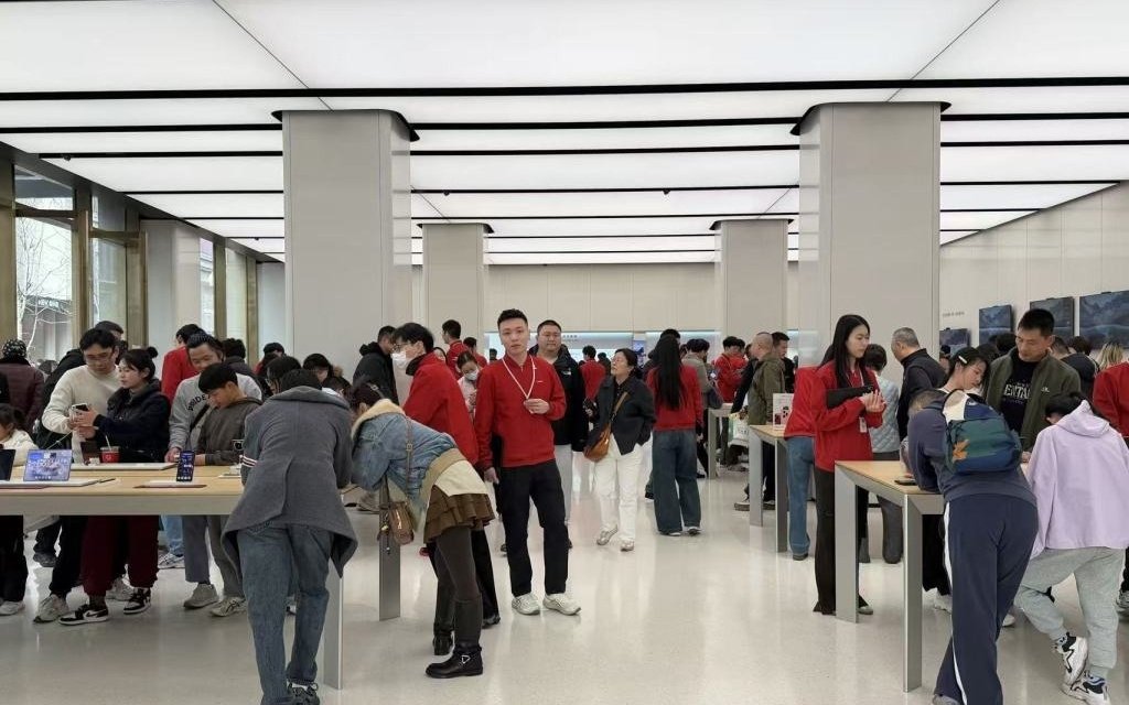 销量比去年好太多！新国补落地叠加厂商促销，上海手机市场新春喜洋洋