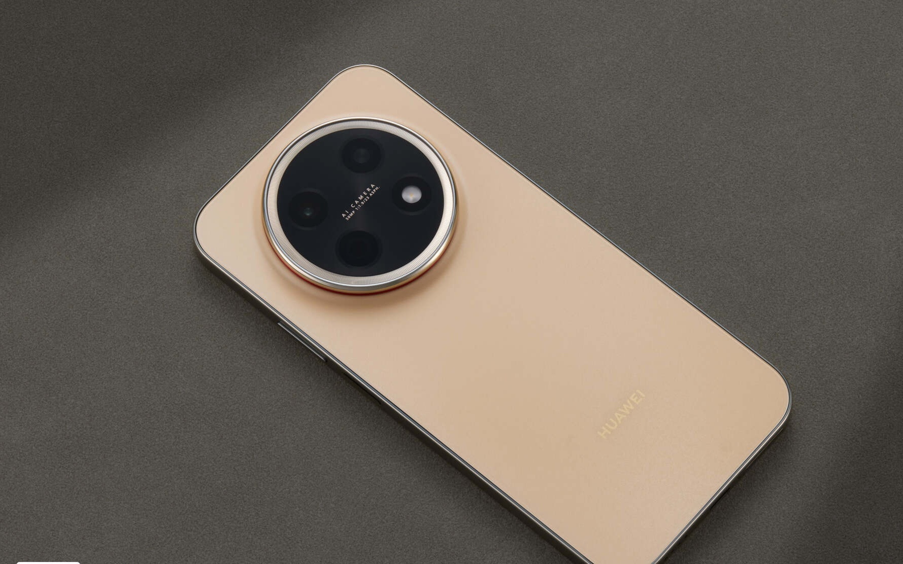 华为畅享90 Pro Max摄像模组左下角为红外传感器,兼顾对称美学