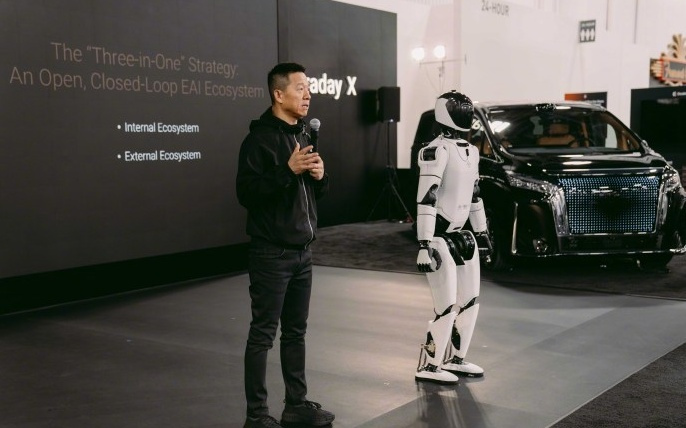 贾跃亭发布人形机器人，网友：电车还没造明白