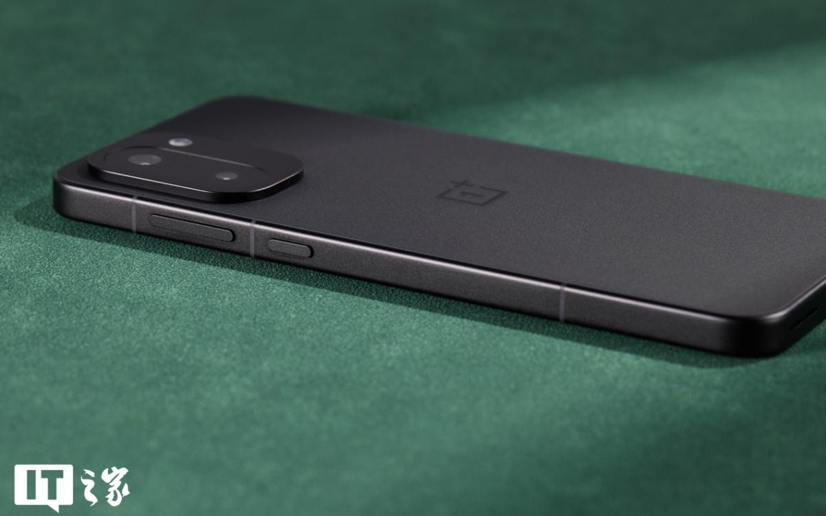 一加Ace 6T图赏：质感十足的游戏“黑武士”