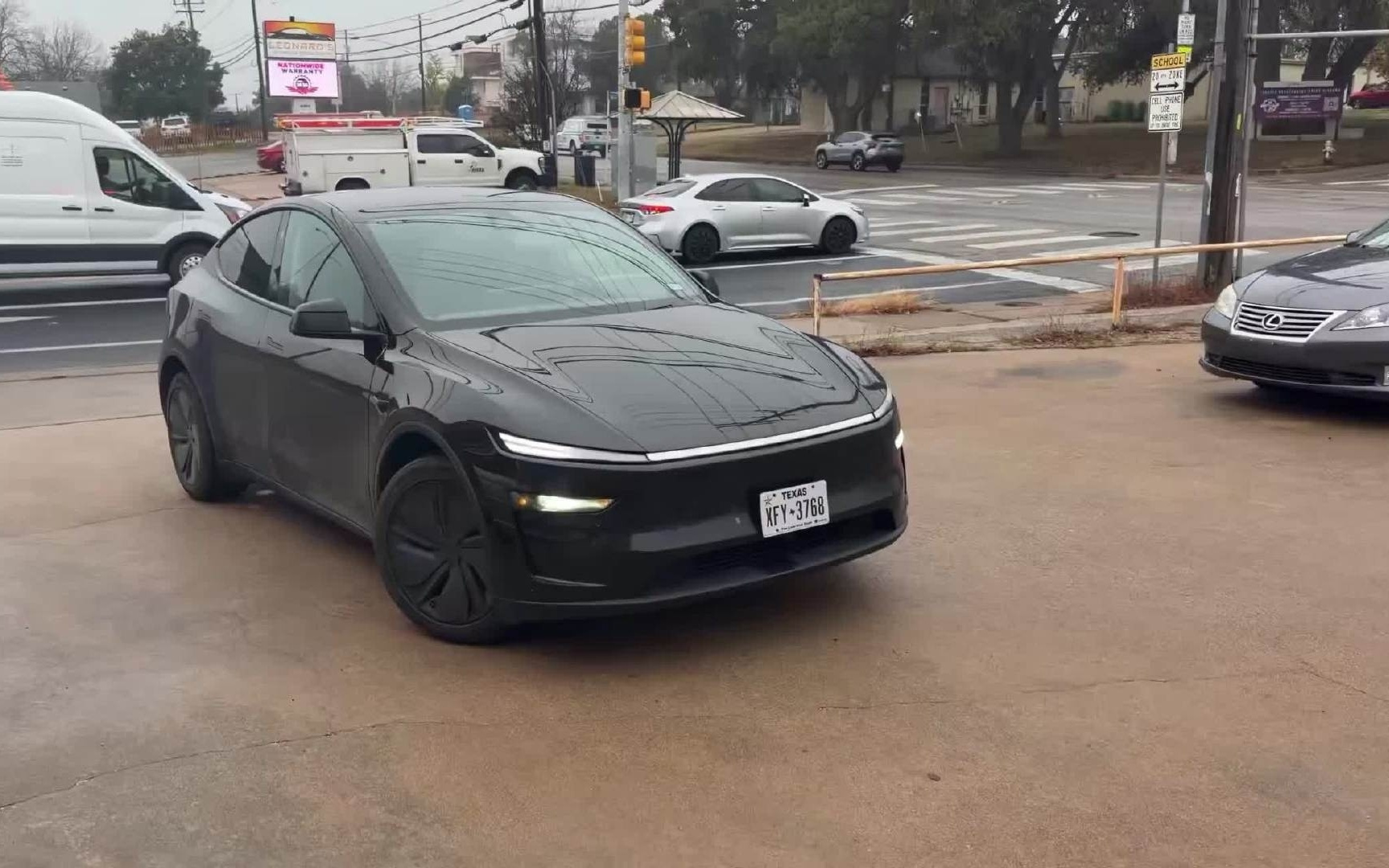 报告称特斯拉Robotaxi自动驾驶出租车全系摄像头新增清洗喷嘴