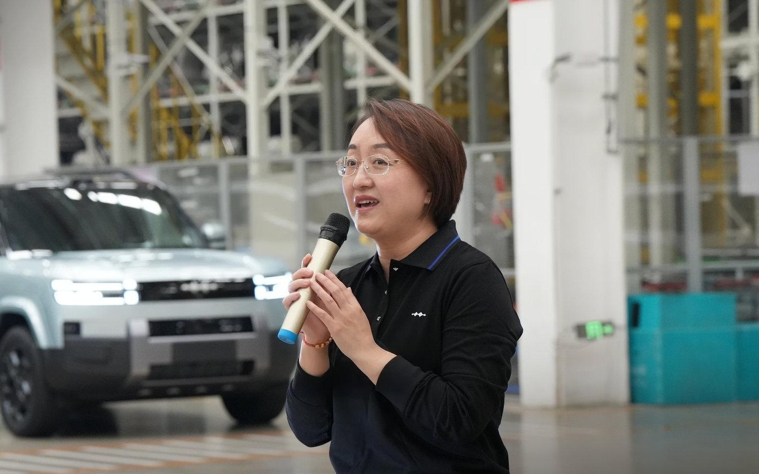 比亚迪方程豹钛 7 首台量产车正式下线，四季度上市