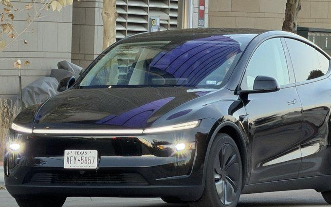 特斯拉Robotaxi无人驾驶出租车服务扩展至达拉斯和休斯顿