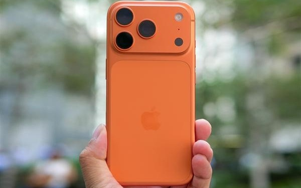 iPhone 18 Pro屏幕盖板偷跑：灵动岛缩小实锤了 告别大药丸