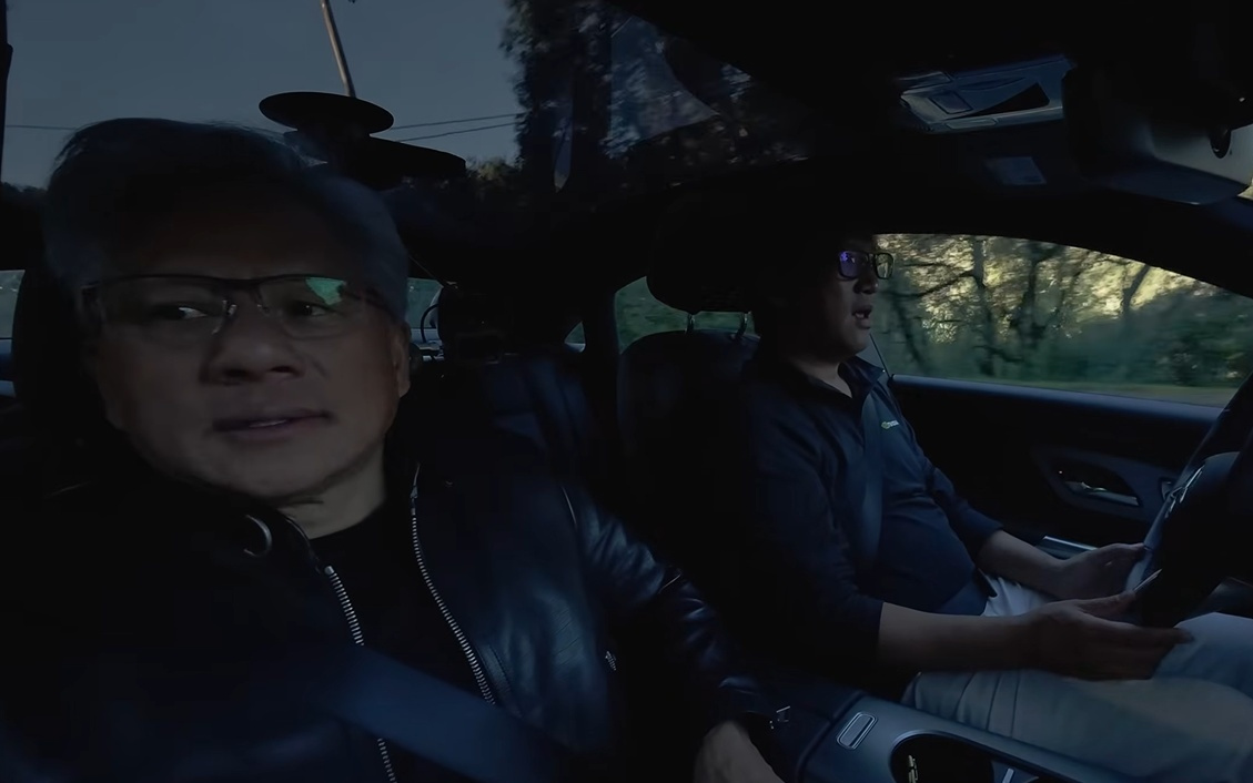 黄仁勋亲测英伟达辅助驾驶系统Alpamayo，全程无接管