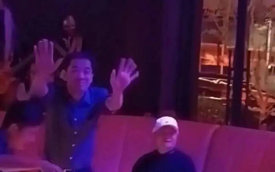 马云现身阿里园区酒吧！