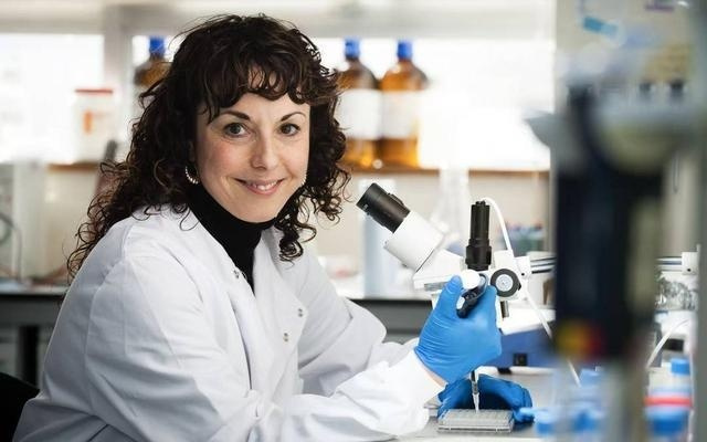 “无药可治”的亨廷顿病能否迎来转机？独家专访自然杂志年度人物莎拉·塔布里齐