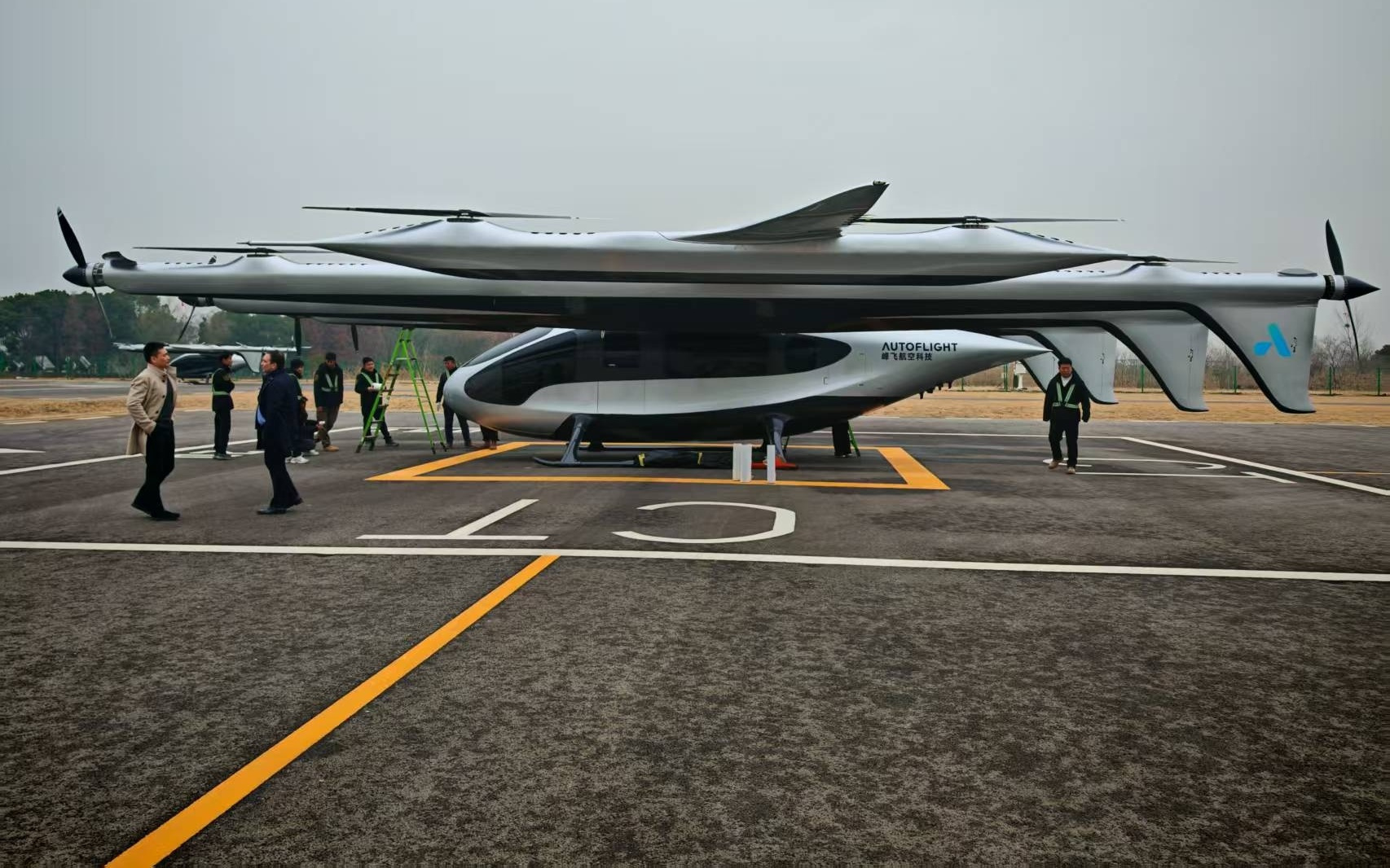 全球首款，峰飞航空5吨级eVTOL完成转换飞行