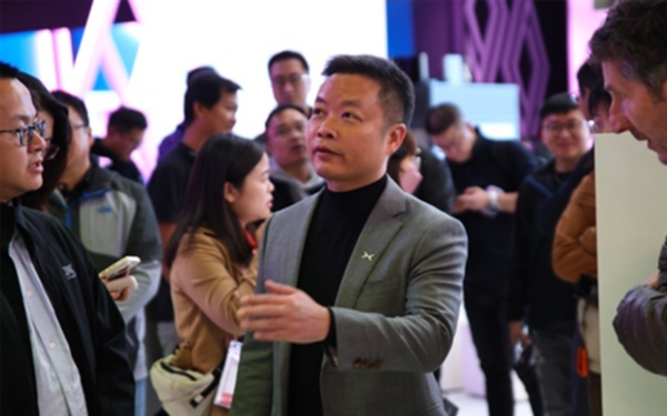 何小鹏预言：未来车的能相互交流 会自己去找便宜的电充