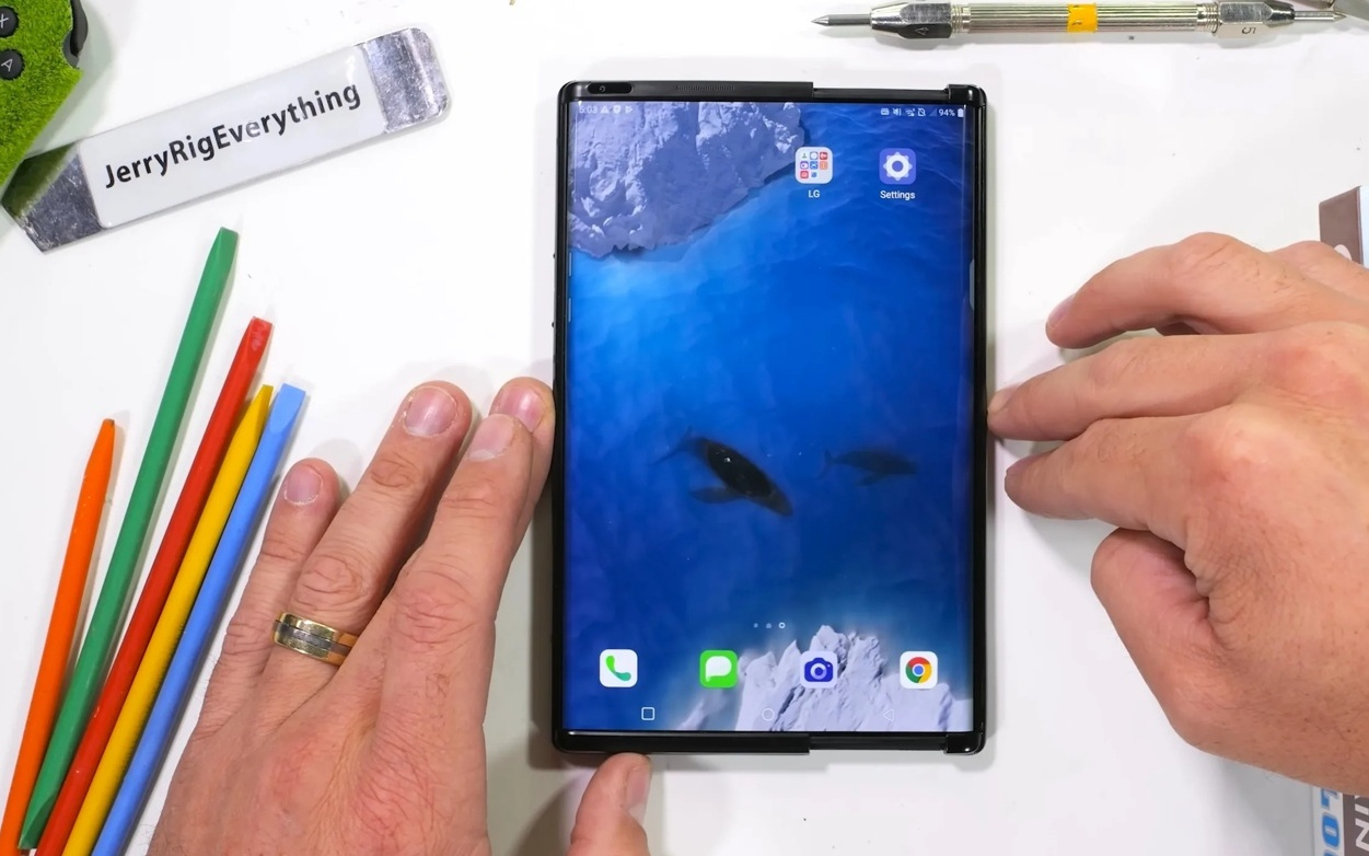 LG Rollable未量产绝版卷轴屏手机拆解，揭示其创新机械结构