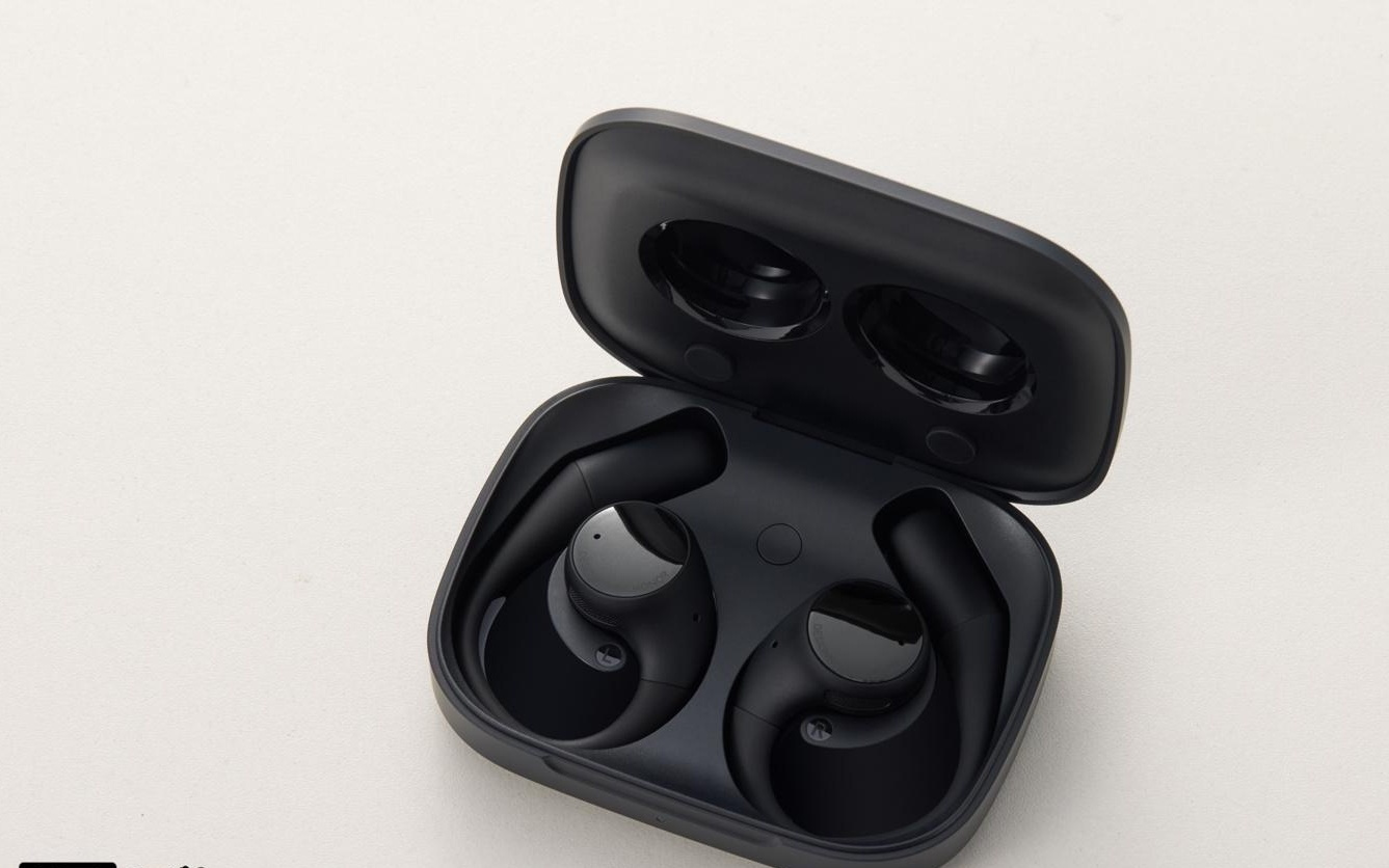 荣耀 Earbuds 开放式耳机实拍：行业首款 SGS 亲肤友好金标认证