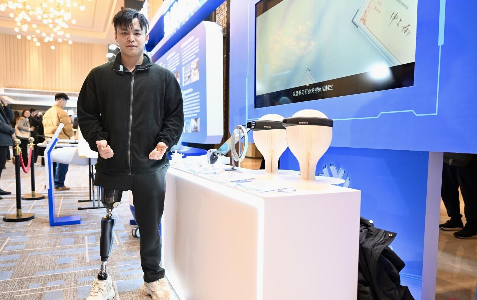 147件“蓉品”亮相杭州 脑机接口、外骨骼机器人等人才成果集中参展