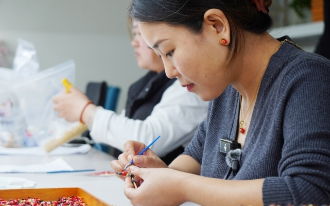 彤马项链成拼多多爆款！青岛百年珐琅的“守”与“创”