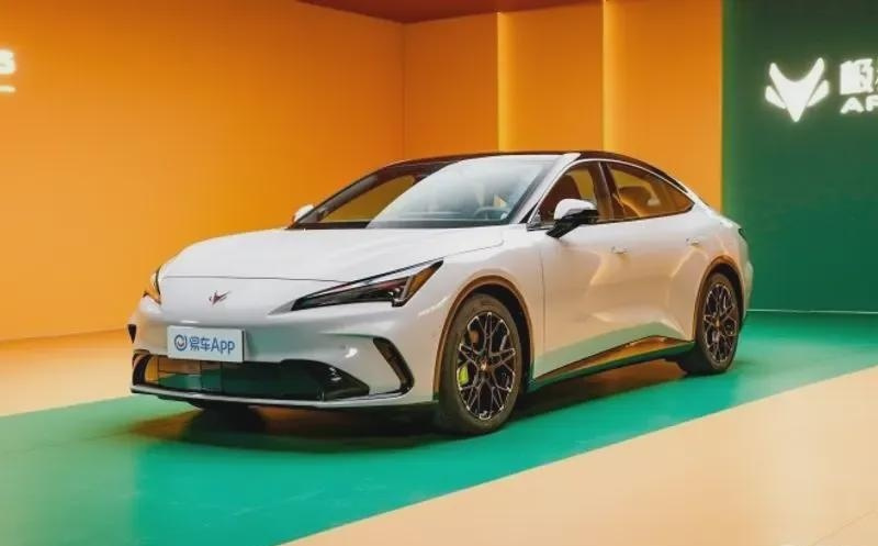 宗馥莉砍掉娃哈哈机器人业务；荣耀人形机器人表演后空翻丨邦早报