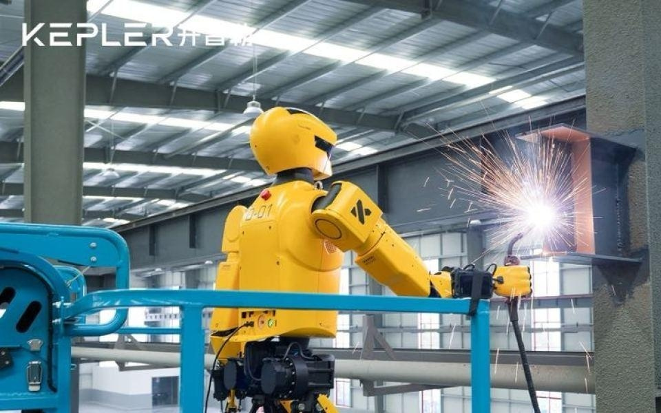 开普勒机器人“上演”国内首场“人机协作”高空焊接作业