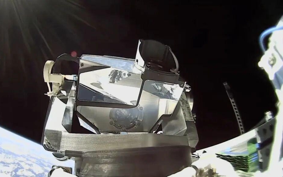 人造卫星还在“拨号上网”？你没看错！但现在卫星终于要连宽带了