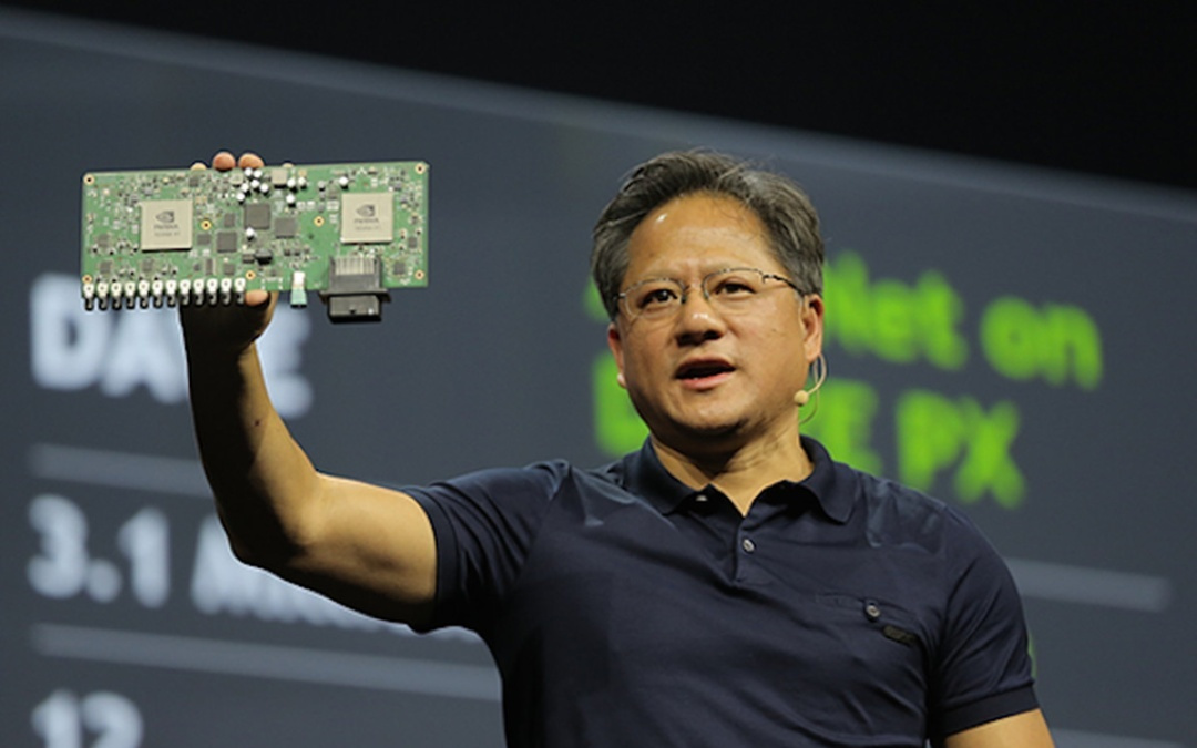 卖芯片的英伟达，要跟车企抢智驾的生意。