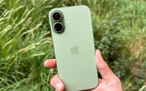 外观零创新!iPhone 18标准版设计没变:苹果又挤了一年牙膏