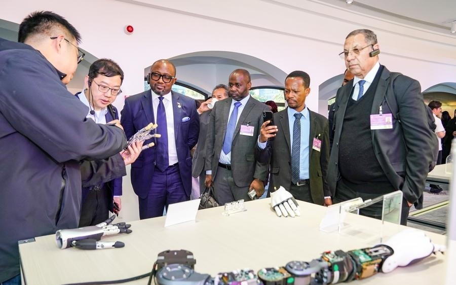 “上海创新”迎世界目光，第三届全球南方智库对话会嘉宾在沪体验科技未来