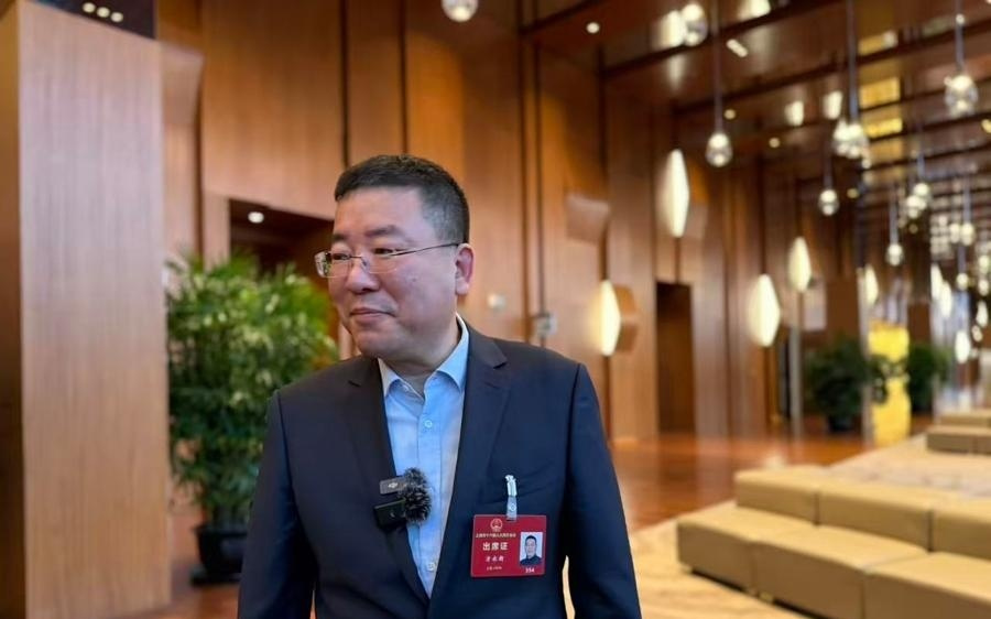 AI来了，怎么引领价值竞争？怎么做大服务消费？市人大代表方永新这样说