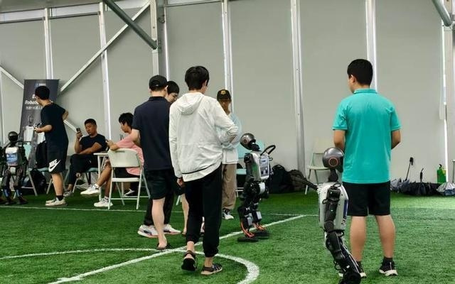 赛队特辑｜民大附中战队：揭秘年纪最小参赛队伍的机器人足球梦