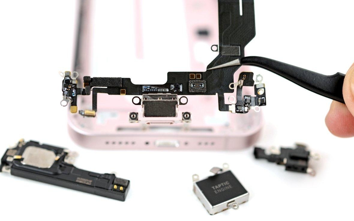 iFixit拆解苹果iPhone 17e：跨代拼装零件几乎无故障
