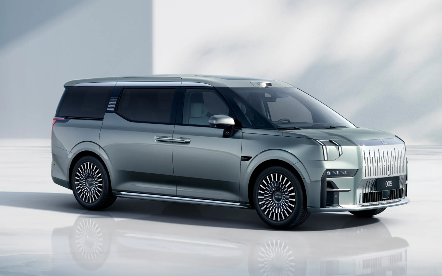 43.9 万元起，极氪 009 豪华 MPV 推出 5 年 0 息限时购车权益