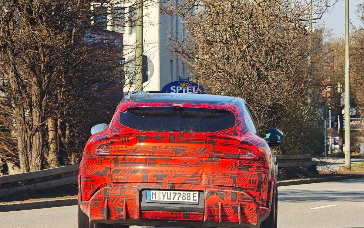 小米汽车加速国际化布局,多辆SU7、YU7原型现身欧洲多国