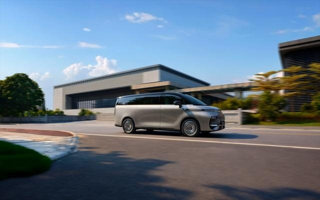 当“得房率”拼到91.8%，谁还在为MPV的第三排将就？｜汽车观察