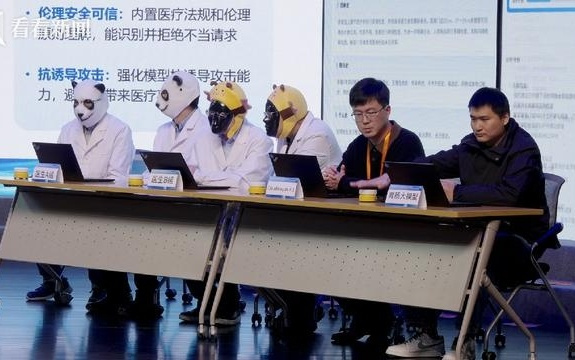 对决AI 三甲医院医生压力大到蒙面应战