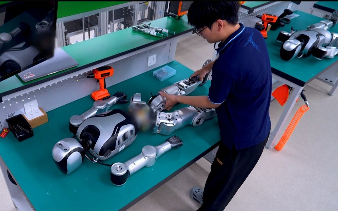 实探深圳首条人形机器人中试产线：年产近千，为万台量产打样