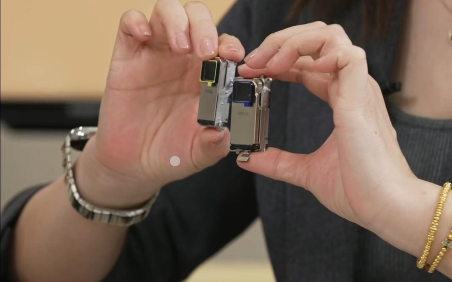 卢伟冰公布小米17 Ultra手机首张样片