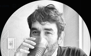 退学艺术生靠AI躺赢,硅谷明星公司却被AI干碎。。。