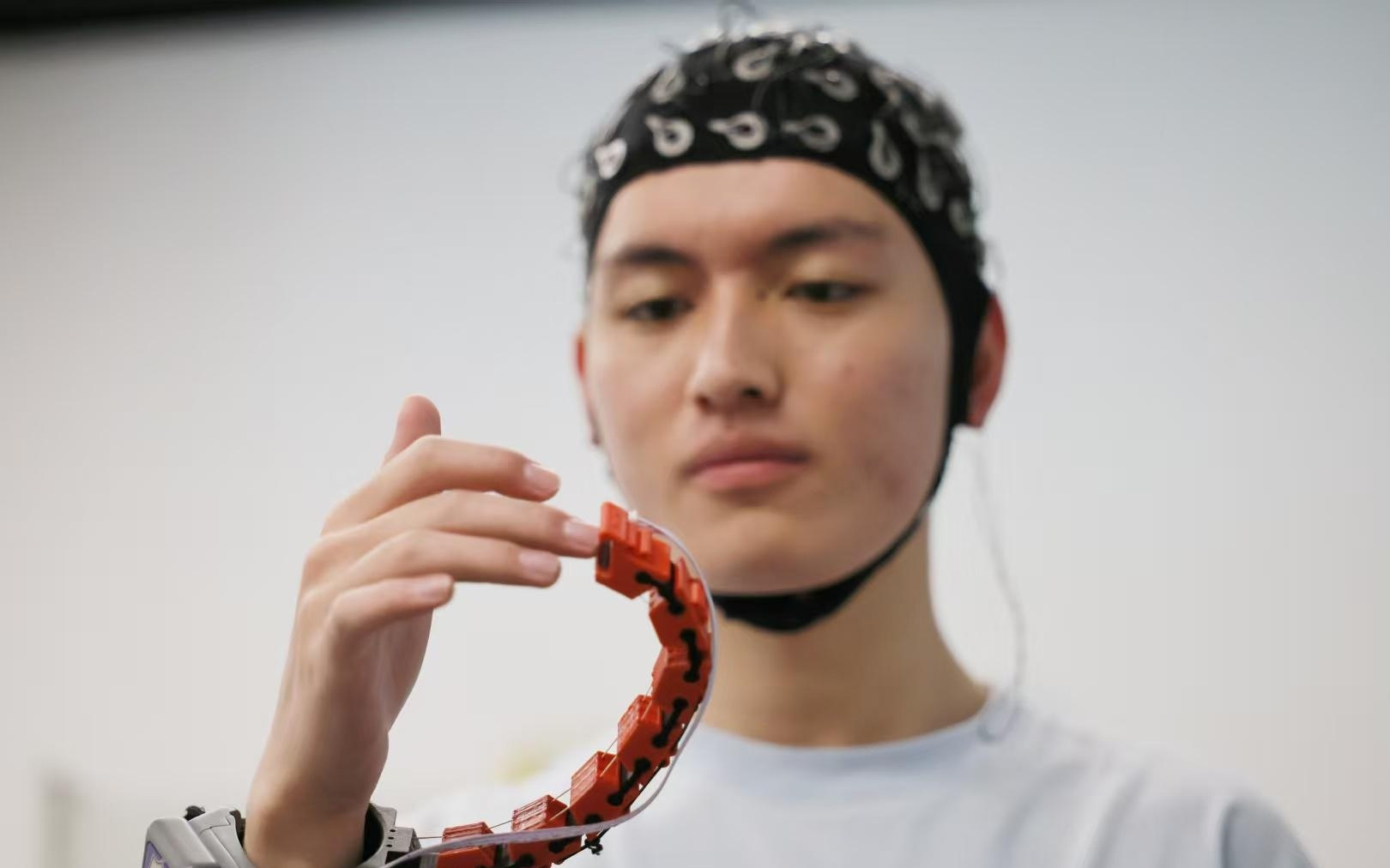 科创青年说丨他们在脑机接口技术前沿探索“三磅宇宙”的奥秘