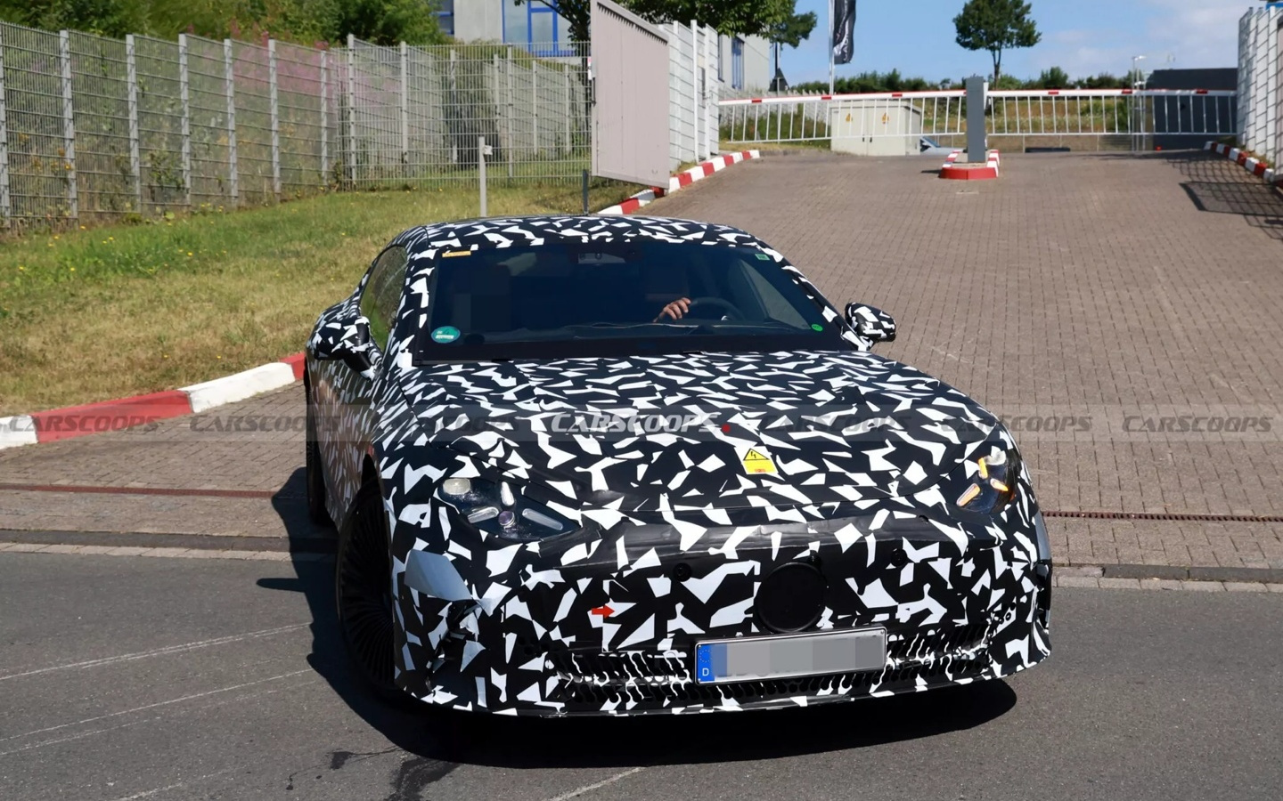 梅赛德斯-AMG 新款 GT 四门电动车内饰首曝：运动型方向盘