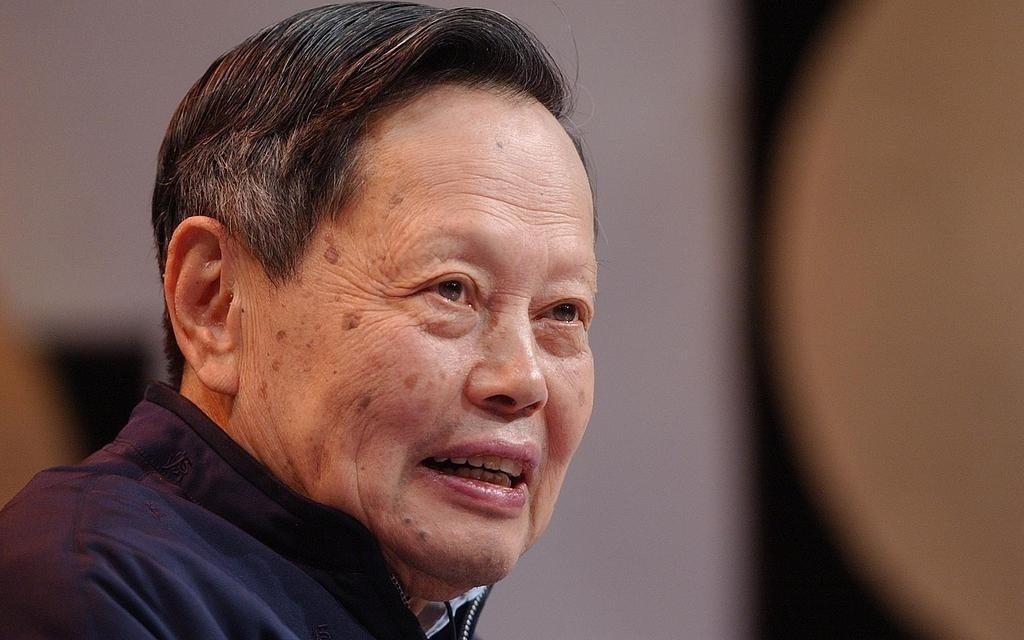 施郁忆杨振宁：他是一名“保守的革命者”，负责任地推动进步
