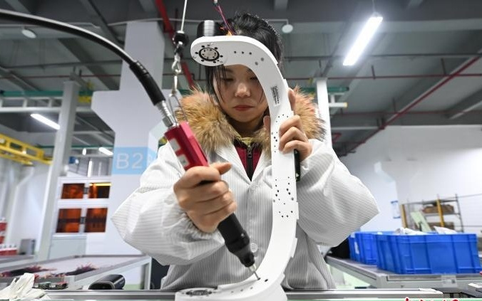 浙江杭州：AI外骨骼机器人排单生产销售旺