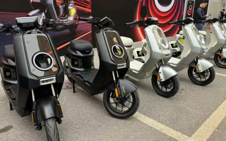 小牛全新两轮电动要“成精了”！感知系统看齐汽车，AI大模型也加上了