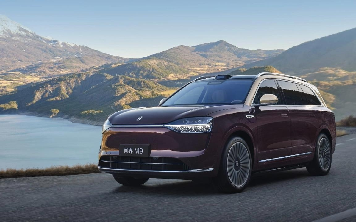 问界M9交付破26万领跑高端市场 赛力斯携资本利好开启新征程