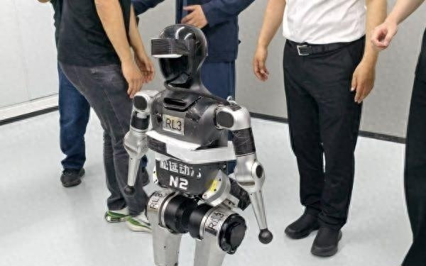 上半年融资数量超去年全年！人形机器人2025年中场战报：资本高热度与冷现实共存｜2025中国经济半年报