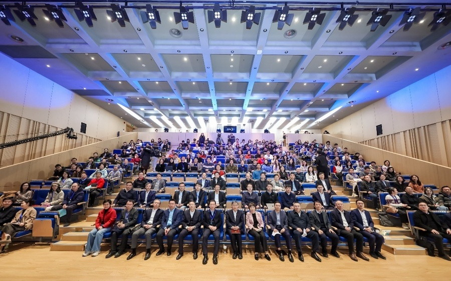 打造端到端“科研生产闭环”！上海高校集中发布AI4S一揽子科学基座模型