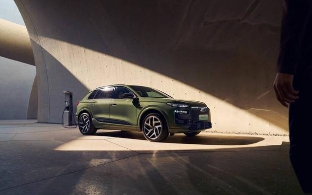一汽奥迪Q6L e-tron：暴雨中的安全堡垒，以卓越电池技术守护出行