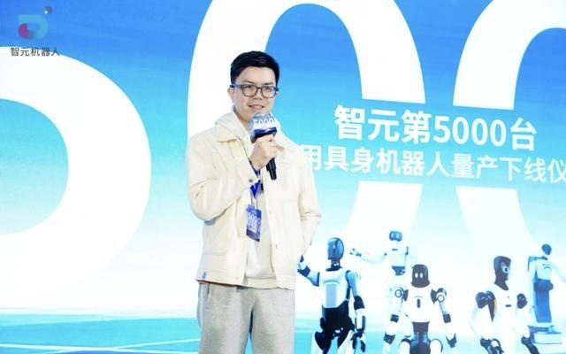 智元彭志辉：具身机器人已从技术验证阶段全面迈入规模商用时代