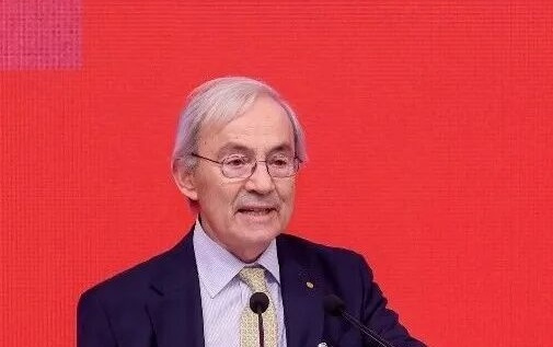 全球观·中国策丨诺奖得主克里斯多夫·皮萨里德斯：把握好创新与治理的平衡，AI将释放巨大效益