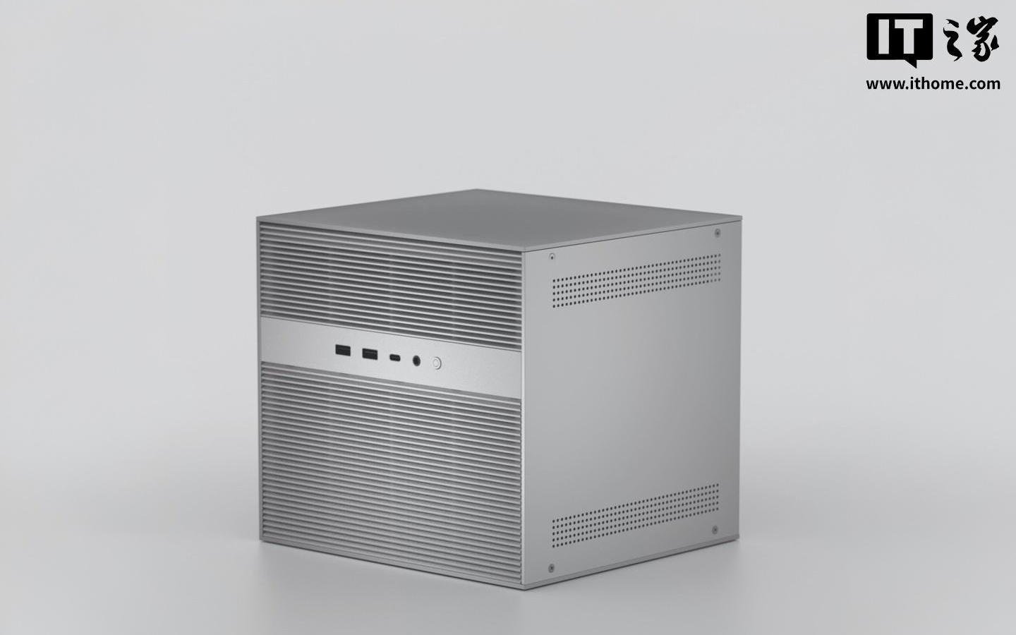 ZimaCube 2 NAS整机海外推出，配置丰富售价799美元起