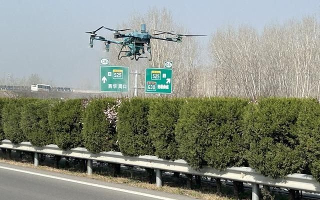 科技赋能高速养护 无人机“空中作业”守护绿脉通途
